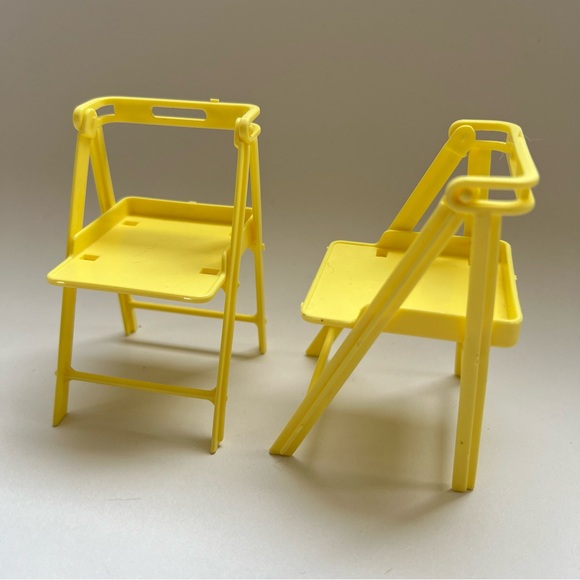 Vintage Barbie yellow table and chairs set - Picture 3 of 8